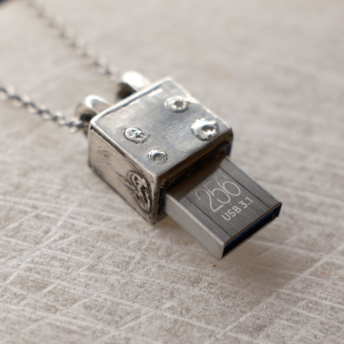 USB necklace - 256GB