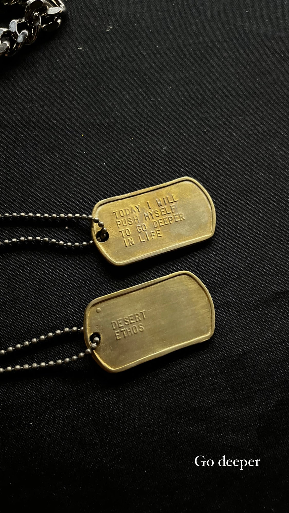 DE-P16 - Dog tags - Go Deeper