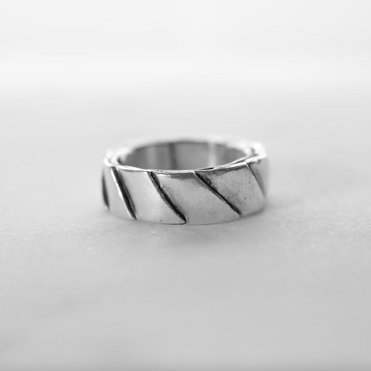 DE-R10 - Sterling silver ring