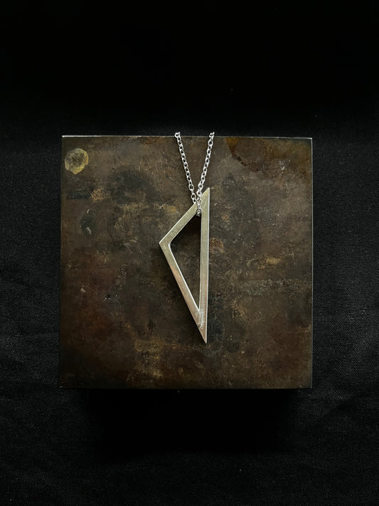 DE-P9 - Triangle pendant